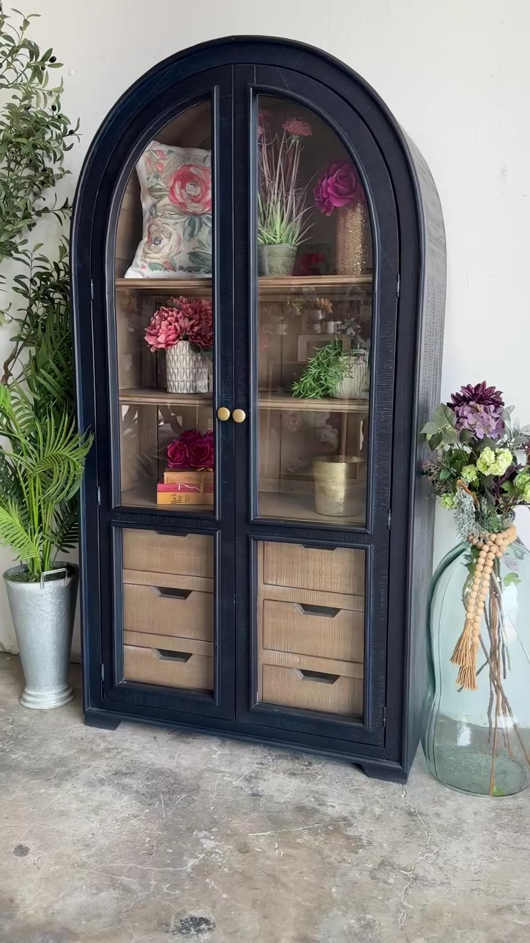 Avery Dome Vitrine-Deep Blue/Cappuccino