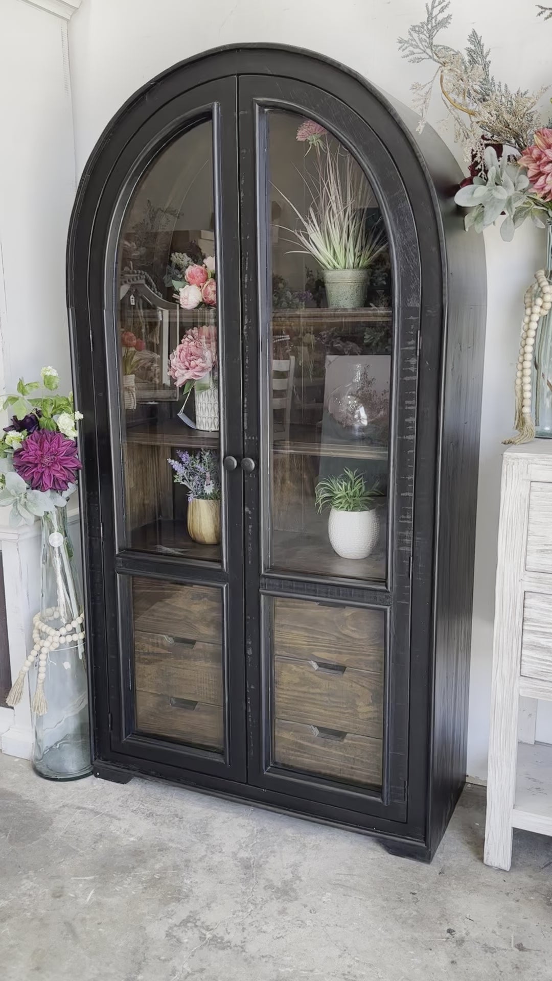 Avery Domed Vitrine-Black/Sparrow Interior