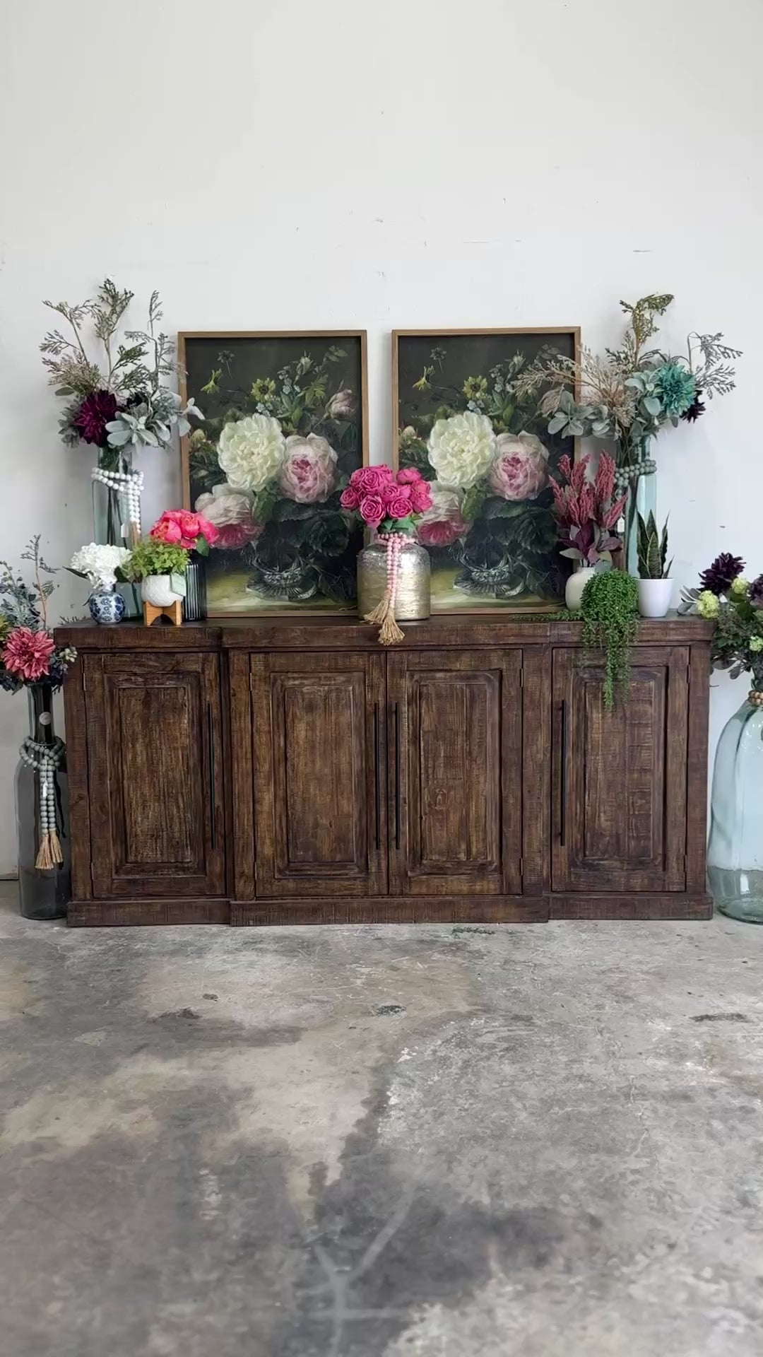 Cyra 4 Door Console-Pecan